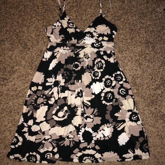Old Navy Floral Dress - Size Small - Picture 4 of 6